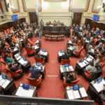 “Están atornillados a sus sillas”: fuertes críticas de la oposición tras la media sanción de la reelección indefinida de legisladores