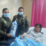 Gendarmes asisten un parto de emergencia en un control vial