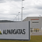 Alpargatas recorta producción y crece el temor por 400 empleos en Corrientes