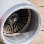 Tragedia en un aeropuerto de Italia: un hombre murió al ser succionado por el motor de un avión
