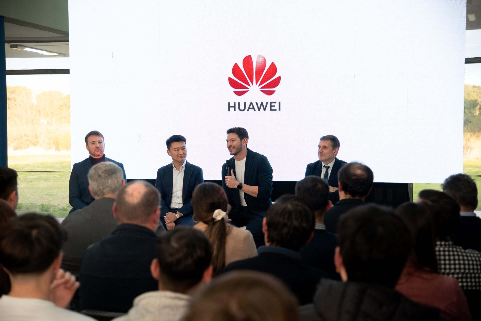 El gobierno y Huawei lanzan cursos gratuitos para potenciar habilidades digitales