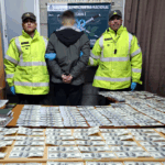 Un hombre viajaba con 49.500 dólares en un ómnibus, lo detuvieron en “Peaje de Campana”