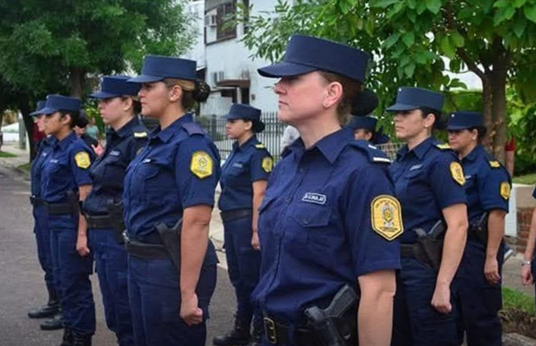 Cuando a los policías les entran sus propias balas