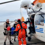 Rescate en altamar: Prefectura aeroevacuó a un joven tripulante de un buque
