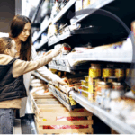 Por la suba del dólar, las alimenticias empezaron a remarcar y piden subas de hasta el 8%