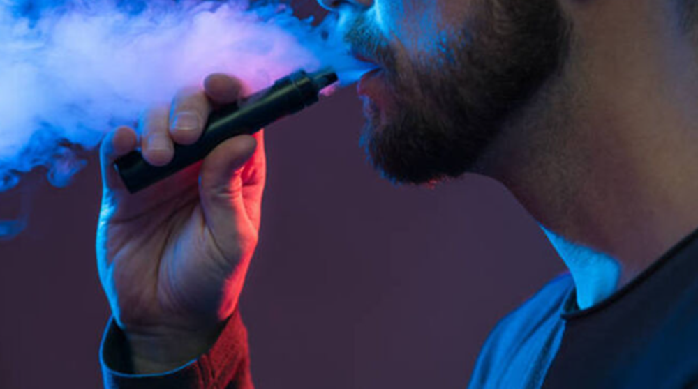 Presentan en el Senado un proyecto de ley para reforzar las restricciones al vapeo