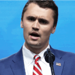 Charlie Kirk, aliado político de Donald Trump, recibió un disparo durante un acto en Estados Unidos y pelea por su vida