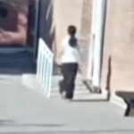 Una nena de 14 años le robó el arma a su papá, se atrincheró en la escuela y empezó a disparar