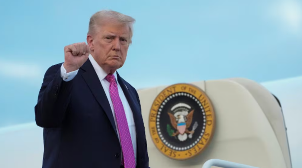 Trump envió cinco aviones de combate a Puerto Rico y no descartó atacar a Venezuela
