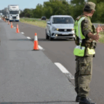 Detuvieron a 14 gendarmes por presuntas coimas a camioneros 