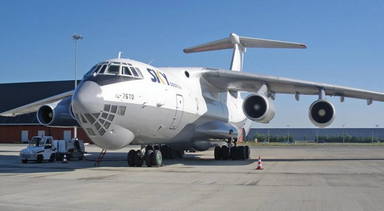 Un avión de transporte ruso con carga no especificada aterriza en Venezuela