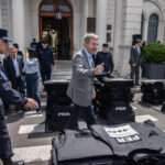 Frigerio distribuyó 1300 chalecos antibalas a la Policía para reforzar la prevención y cuidado de los agentes