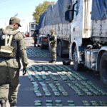 Escondían en la cabina de dos camiones de cargas generales 129 kilos de hojas de coca en su estado natural