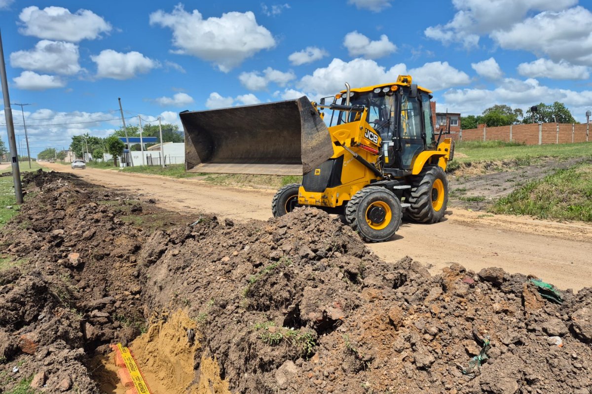 Se realiza el cableado subterráneo en Blvr. Alsina para sumar 20 luminarias públicas
