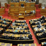Grecia aprobó la jornada laboral de 13 horas diarias