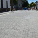 Puntadas finales para el recambio de adoquines de calle Andrade