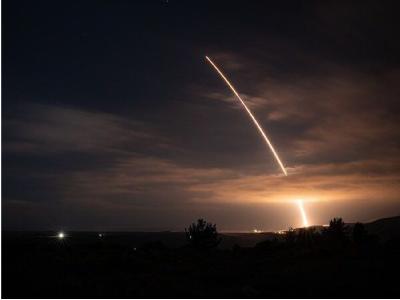 EE UU lanzó prueba de misil balístico intercontinental en sus costas