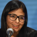 Estudiantes venezolanos increparon a Delcy Rodríguez y le exigieron la liberación de los presos políticos