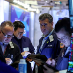 El riesgo país vuelve a bajar y roza los 500 puntos tras la fuerte compra de reservas