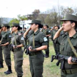 Oficial mujer de Gendarmería Nacional rescató a una familia en medio de un incendio