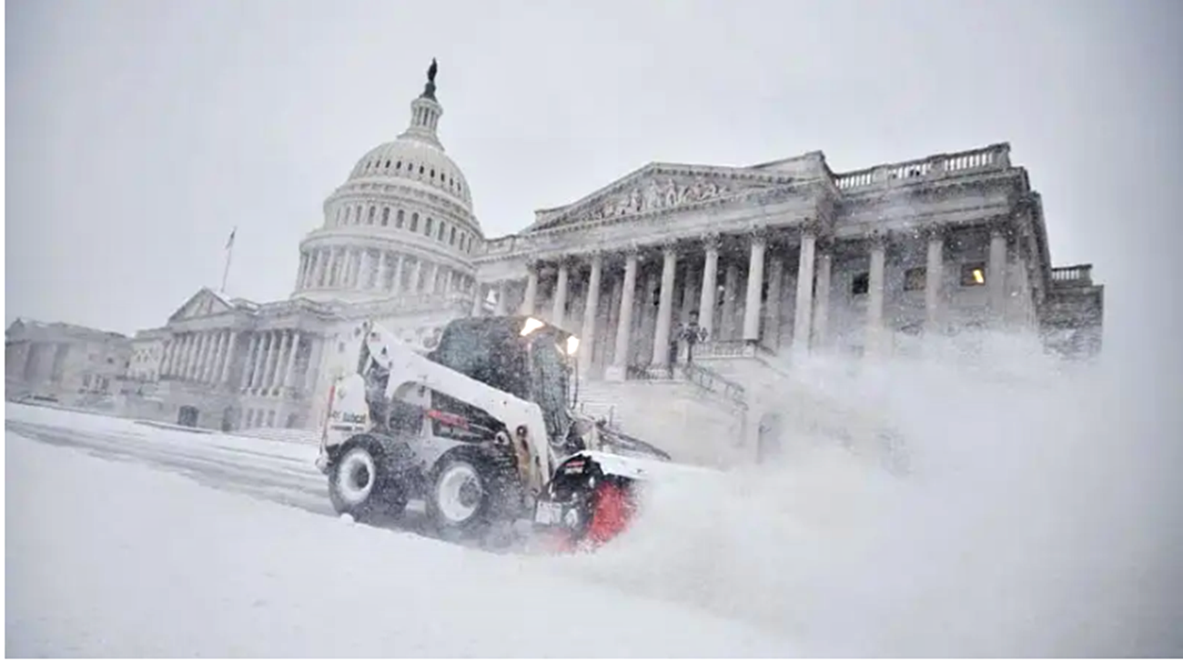 “Es una especie de asedio ártico”: la potente tormenta de nieve y hielo que afecta a gran parte de EE.UU. deja al menos 20 muertos