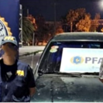 La PFA detiene a un hombre y secuestra un revolver sin numeración, balas, estupefacientes y un auto en la “zona del Hospital Centenario”