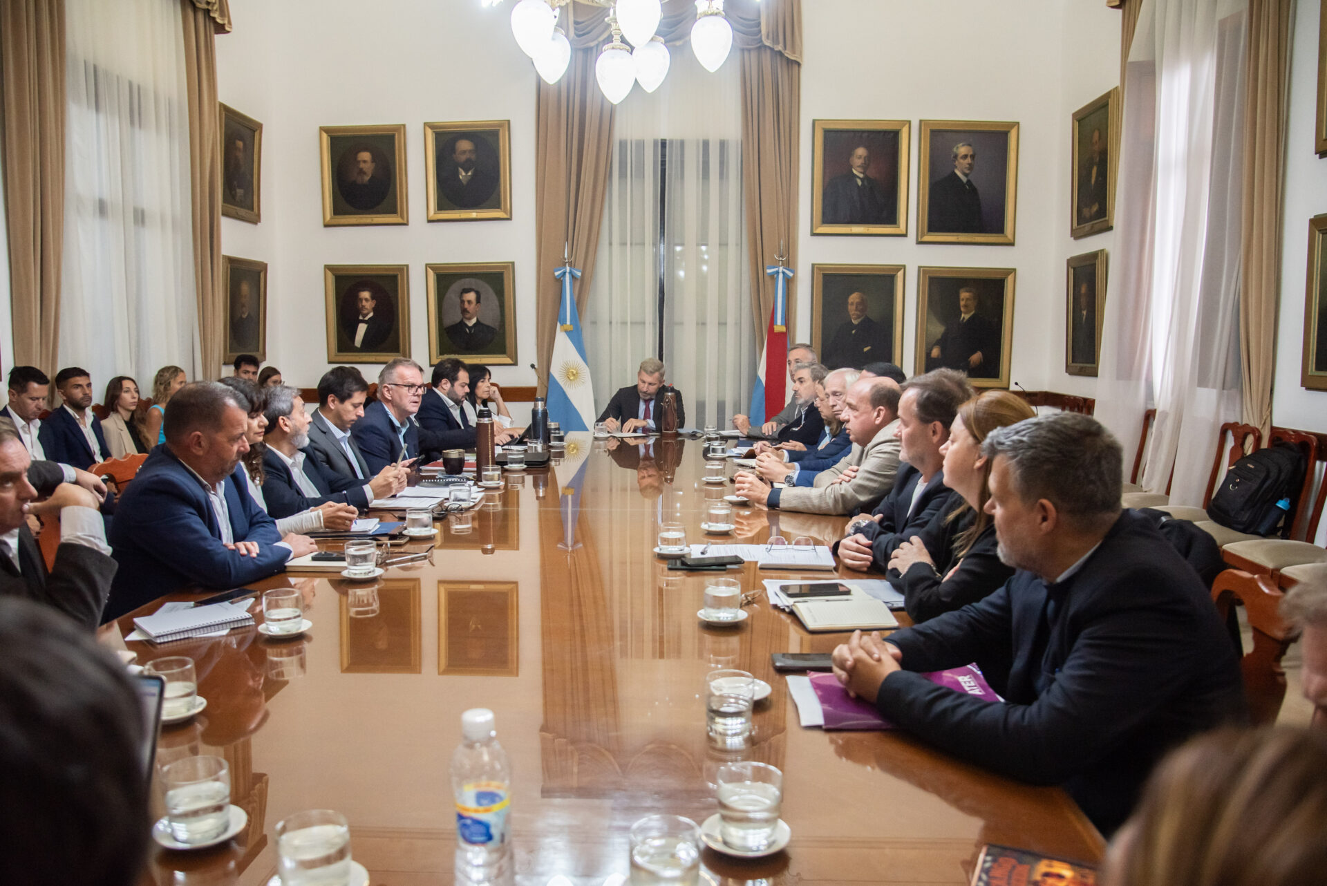 Con una agenda que incluyó obras, gestión y reforma jubilatoria, Frigerio presidió una nueva reunión de gabinete