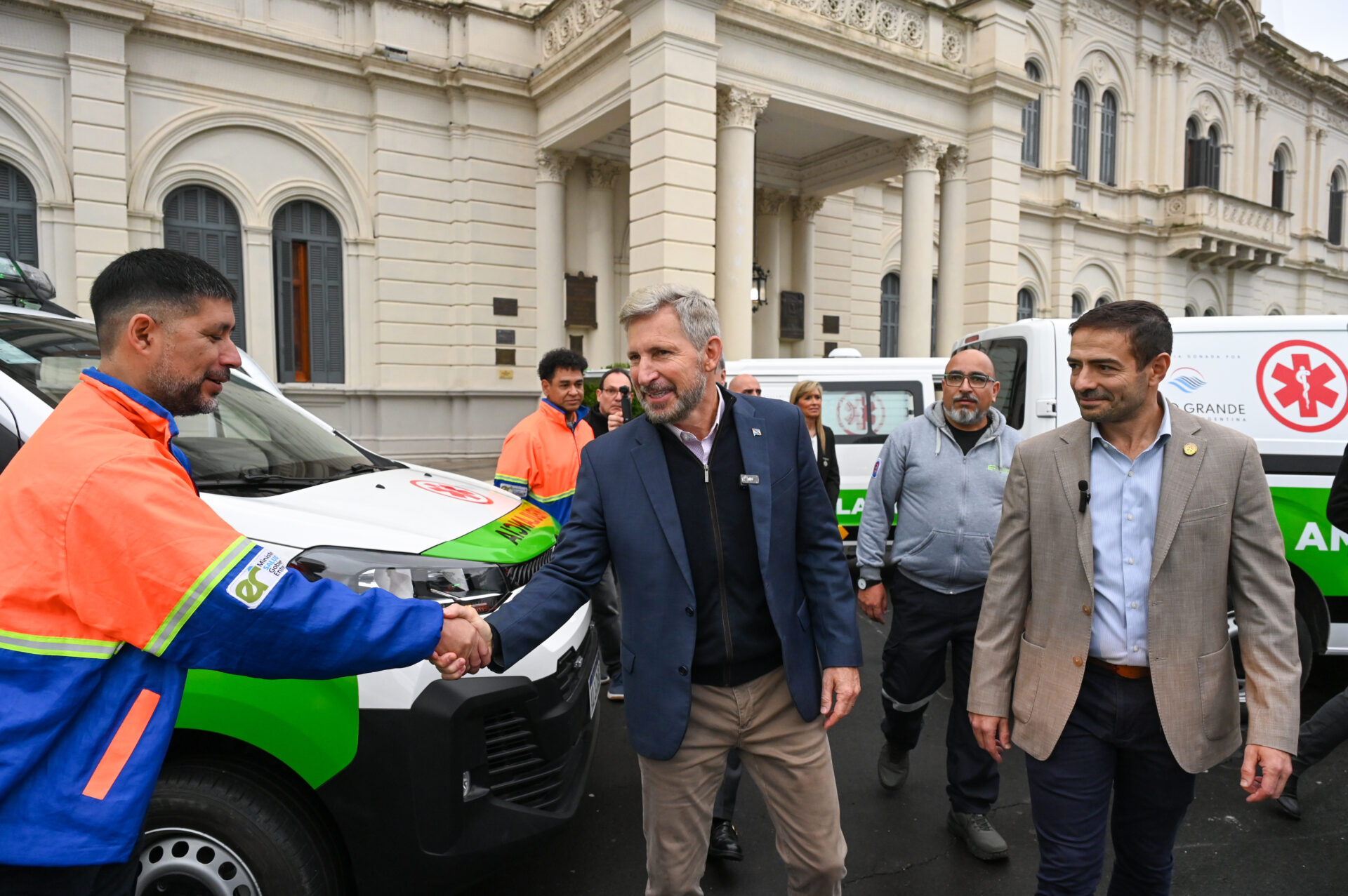 El Gobierno de Entre Ríos entregó 24 ambulancias y nuevo equipamiento